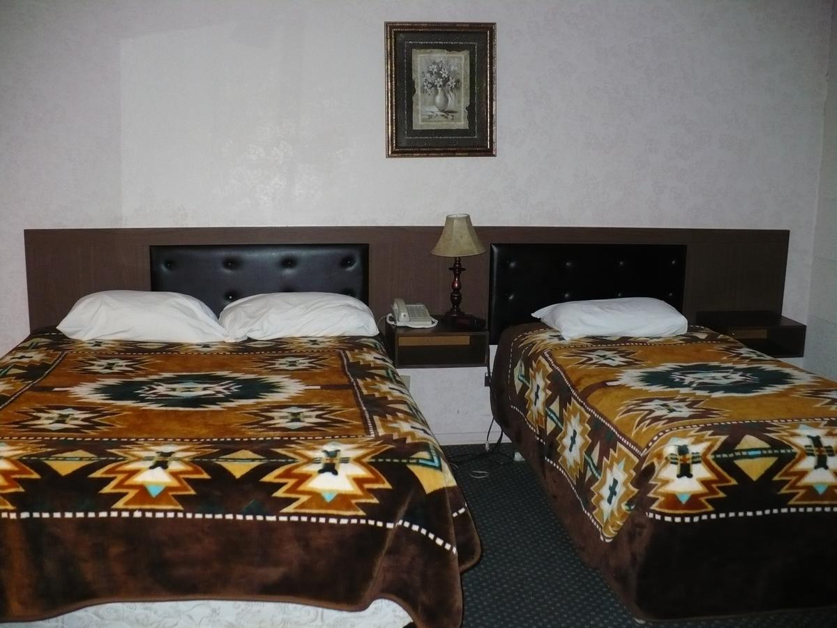 Sheridan Lawrence M Hotel Fort Vermilion Bagian luar foto