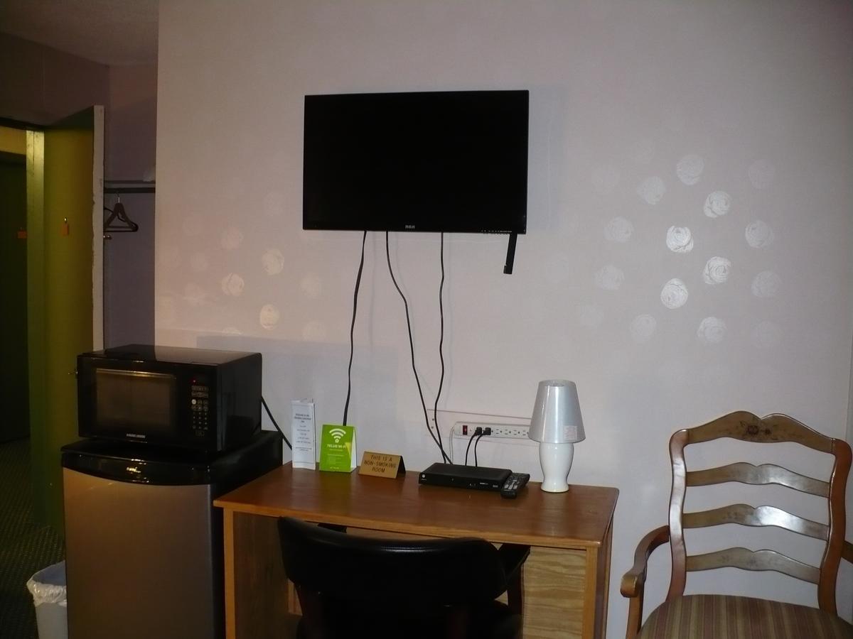 Sheridan Lawrence M Hotel Fort Vermilion Bagian luar foto